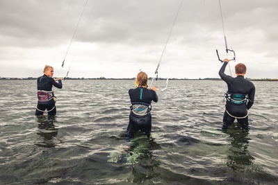 KiteWorldWide Kitesurfen Fehmarn Lemkenhafen Kitespot