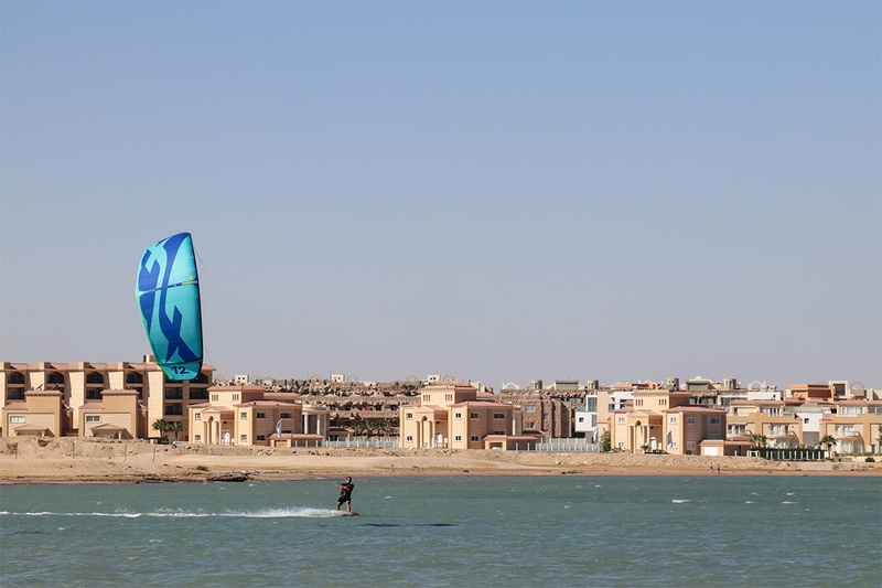 Egypt: Seahorse Bay – Kitesurfing during Easter