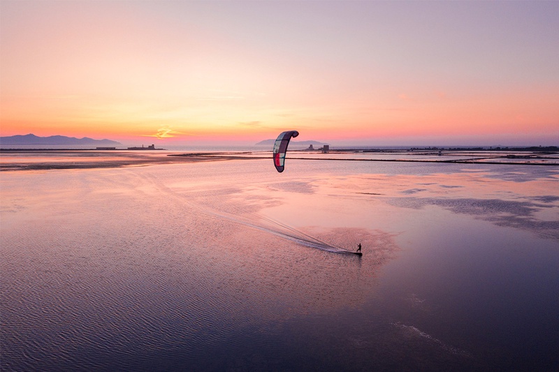 Italy: Sicily – Kitesurfing during Easter