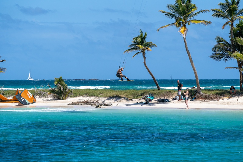 Kitesurfen und Segeln in der Karibik