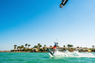 KiteWorldWide Kitesurfing in Seahorse Bay Egypt